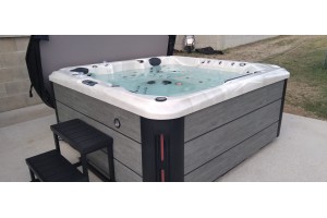 Livraison, installation et mise en eau d'un spa Galys Elegance 5 places blanc marbré en isère (38)